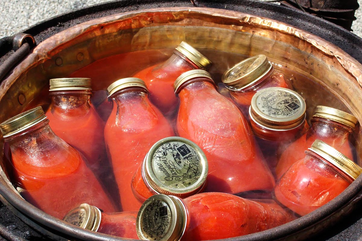 Tradizioni calabresi: come fare la salsa di pomodoro